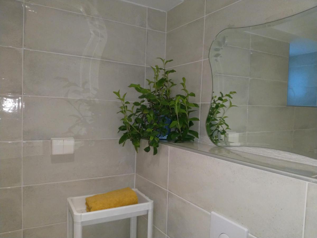 Renovated Semi- Basement 2 Bedrooms Furnished Apartment - Close To Everything In Moss Dış mekan fotoğraf