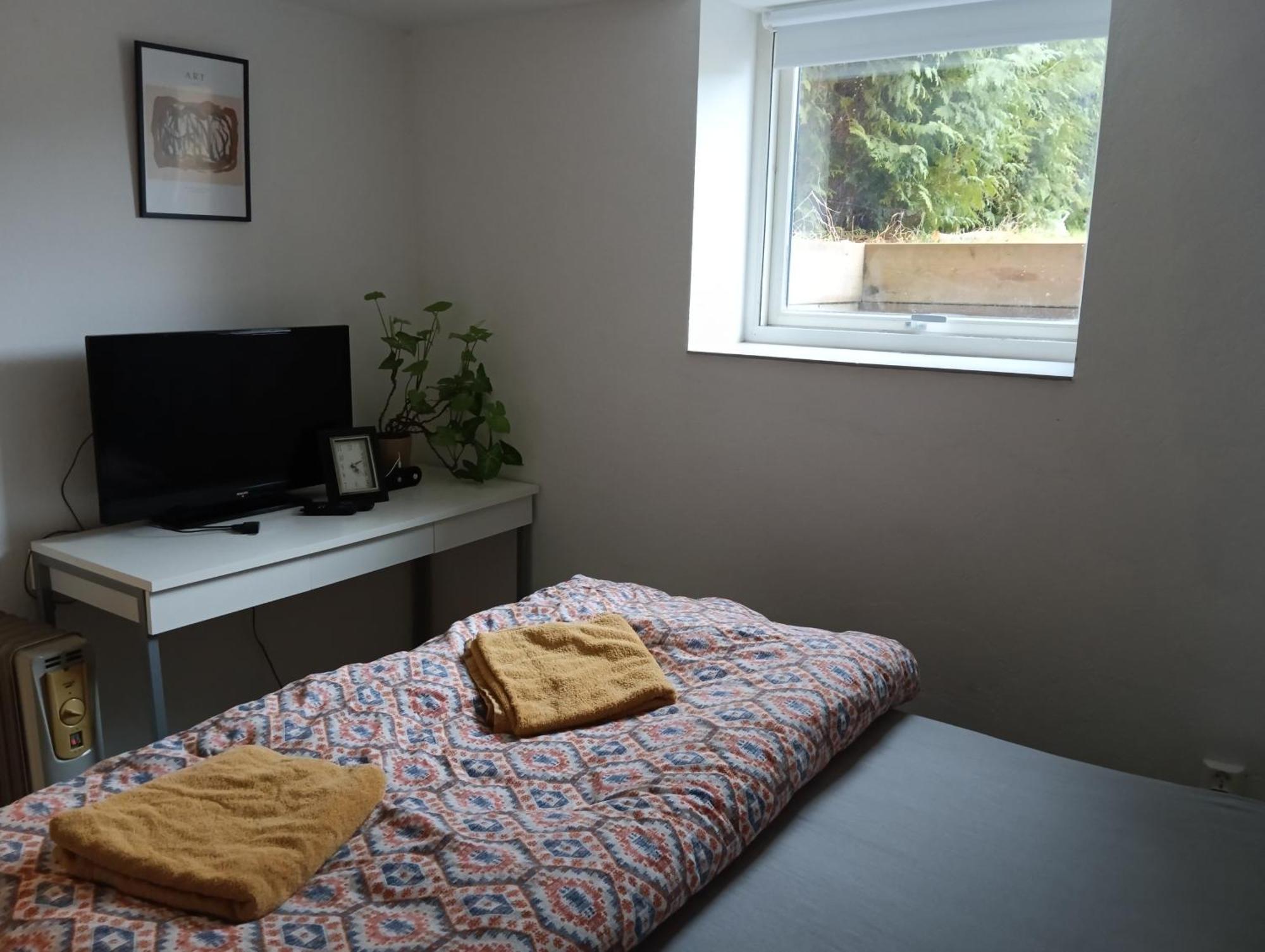 Renovated Semi- Basement 2 Bedrooms Furnished Apartment - Close To Everything In Moss Dış mekan fotoğraf